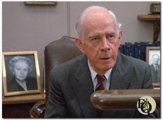 Morgan repeated this gimmick years later in the movie "Dragnet" (1987) (with a photo of himself and Jack Webb on the other side).